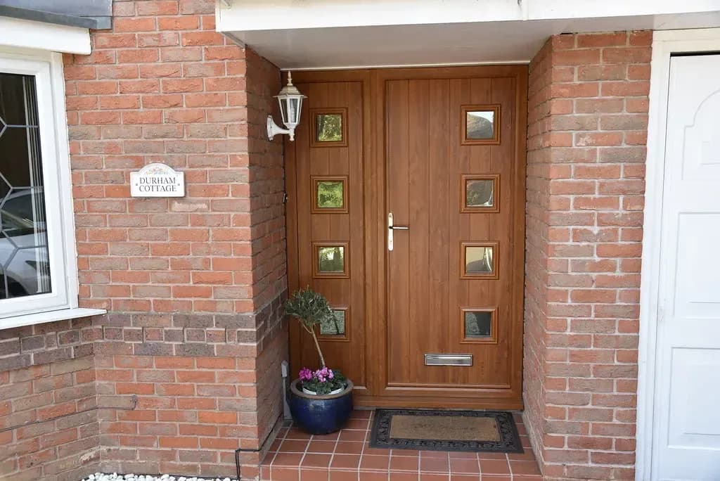 Multi-point locking hardware on a security-tested aluminium door
